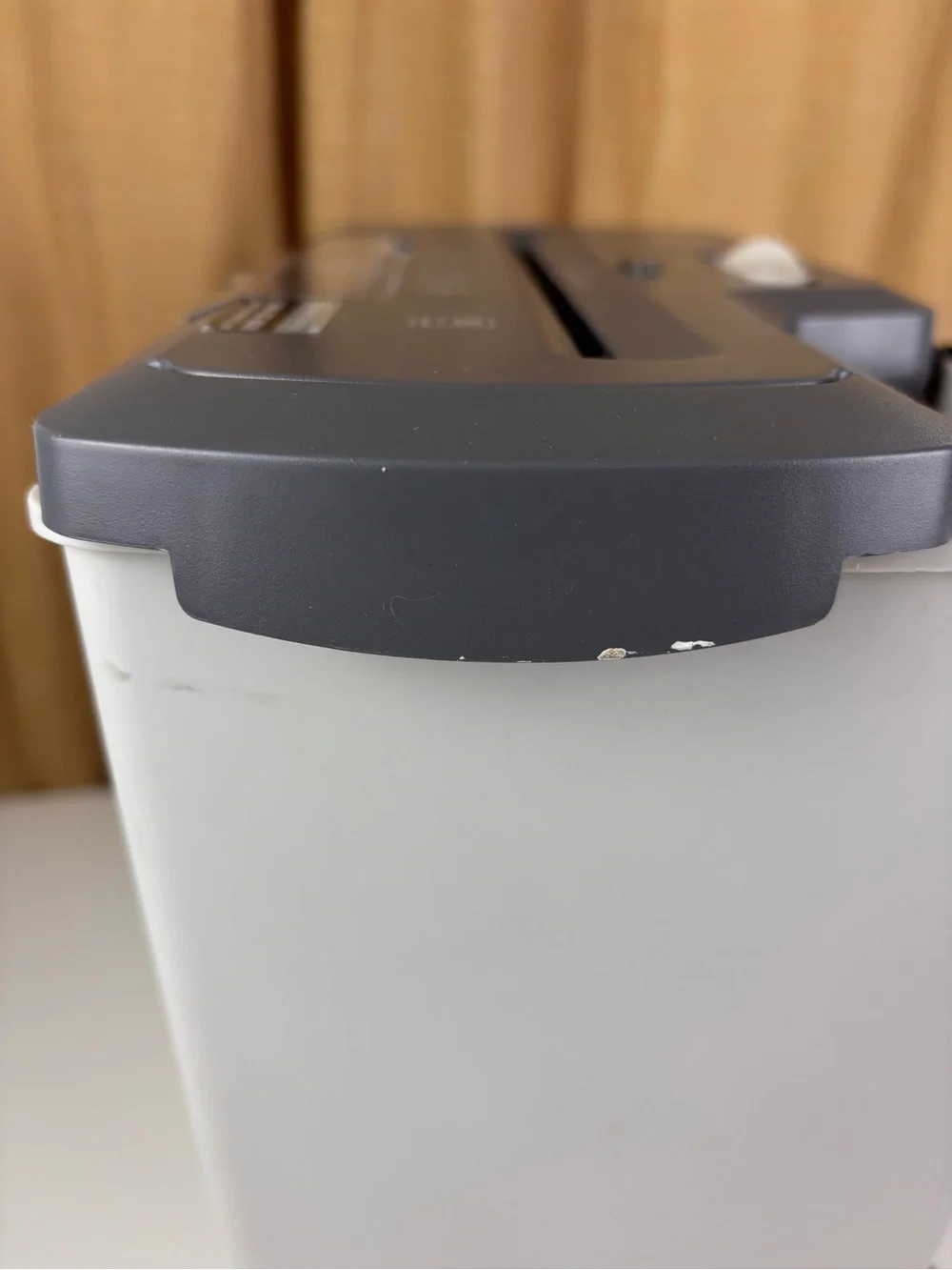 Aurora AS810SD 8-Sheet Strip-Cut Paper, CD and Credit Card Shredder Basket